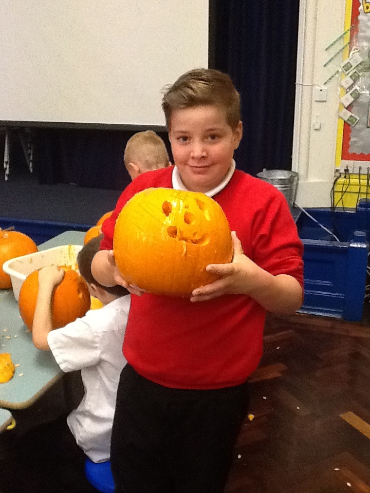 PUMPKIN CARVING WITH THE POLICE - Shield Row Primary School Blog